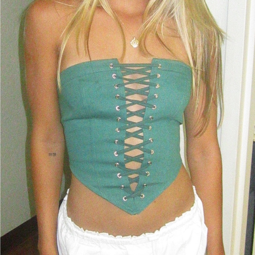 White Fox Going Out Top